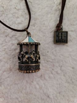3D carousel necklace