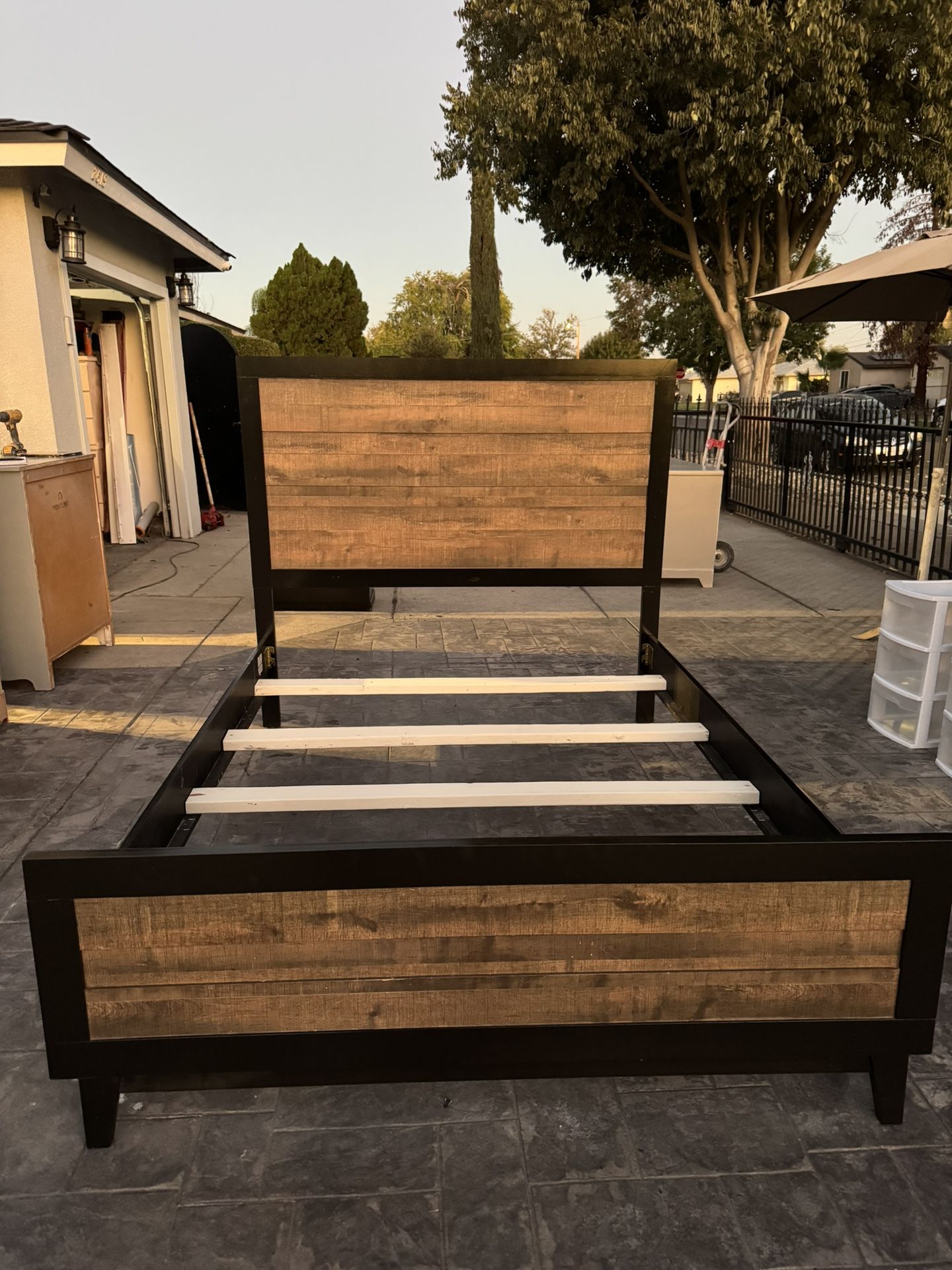 Wooden Queen Size Bed Frame 