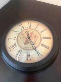 Vintage-Style Wall Clock – Oak Knoll Inn Design, Roman Numerals