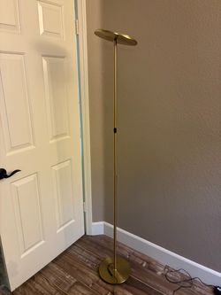 Gold floor lamp in good condition