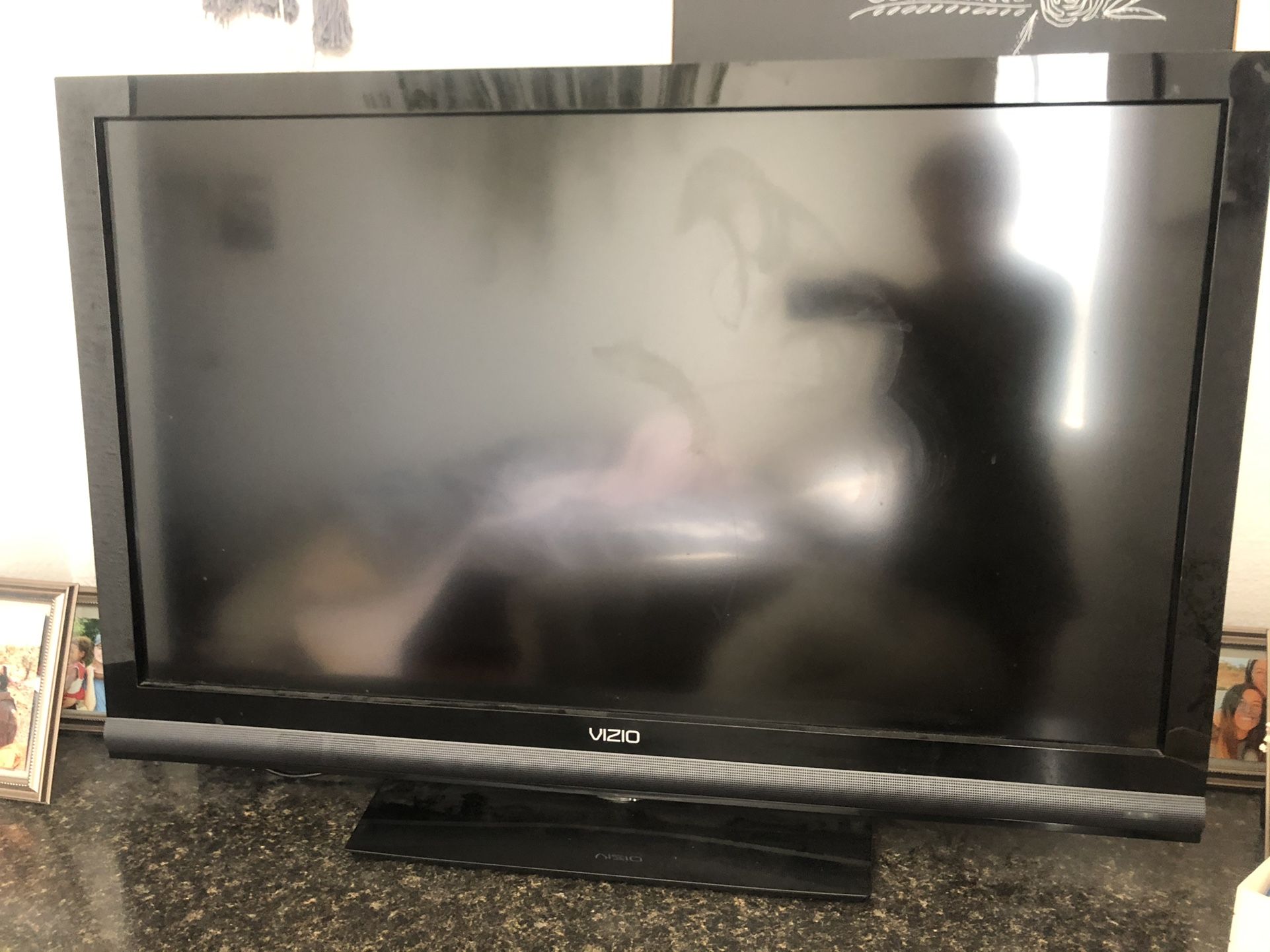 Vizio 42in TV (No Remote)