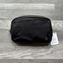 Lululemon Everywhere Belt Bag Black and Gold Hardware New With Tags 1L
