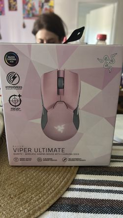 Wireless gaming mouse with charging dock (Razer, Viper Ultimate)