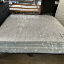 🔥 Hot New Item In Stock! 12” Queen Hybrid Mattress