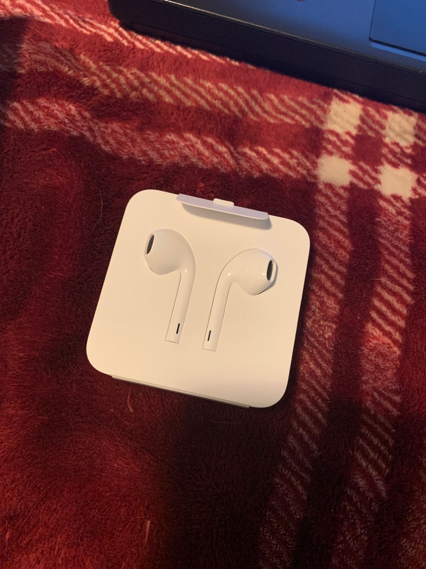 Apple iPhone earbuds with lightning connecter brand new**