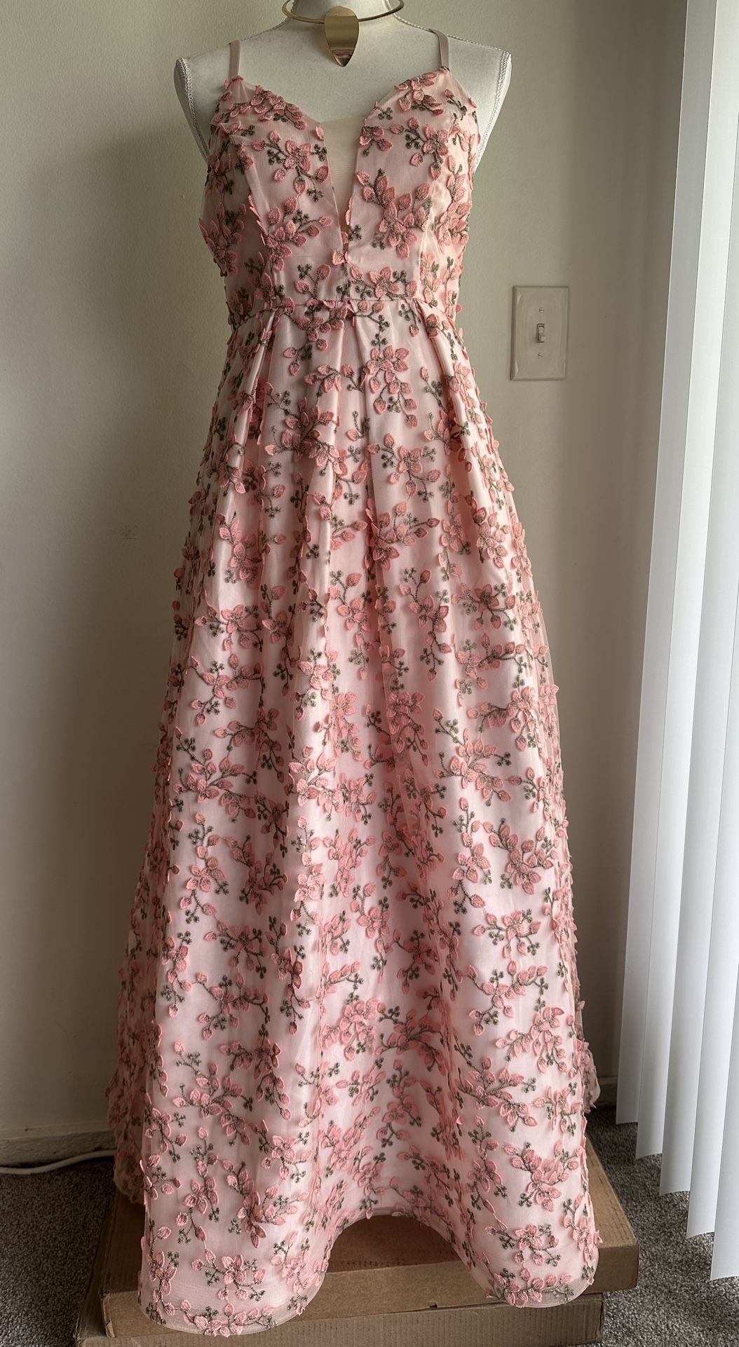 Juniors' 3D Floral Deep V-Neck Open-Back Gown