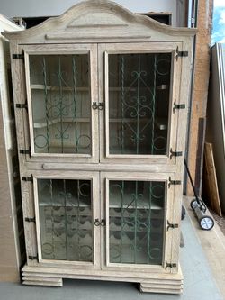 Wooden wine cabinet