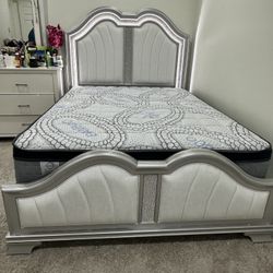 Queen Size Bed Frame With Led Lights / Mattress Including.    🔥   Cama  Queen Size Con Luz LED  / Colchon Incluido  ☎️📲 Call Or Tex (213)713-7489