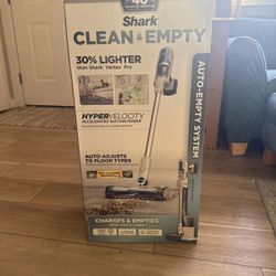 Shark Clean and Empty Cordless vaccum