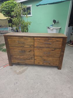 Dresser ( Like New )