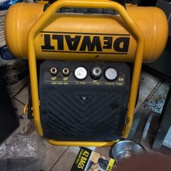 Dewalt air Compressor 4.5 Gallon 