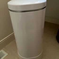 Munchkin STEP diaper pail