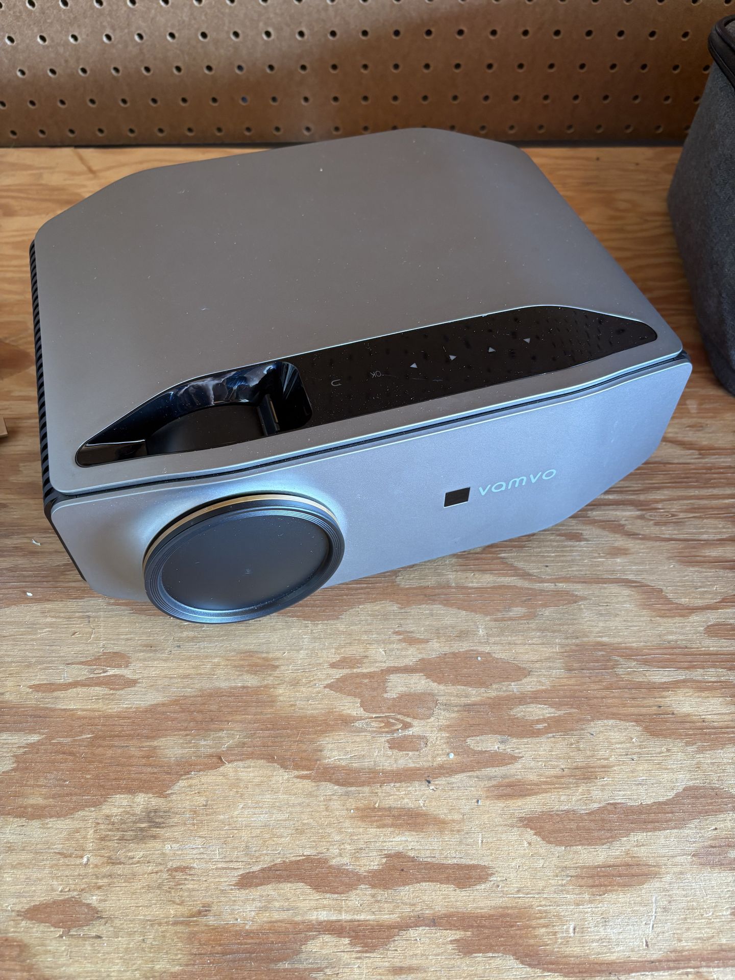 Vamvo L6200 Full HD 1080P Home Theater Projector – 5000 Lux – HDMI USB VGA – Used, Works Great