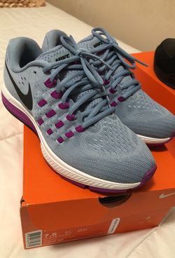 New Nike Air women size 7.5