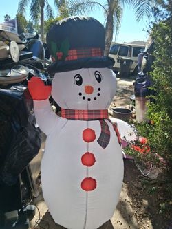 !! Holiday Yard Decoration Good condition Firm Price Pick up in Arleta