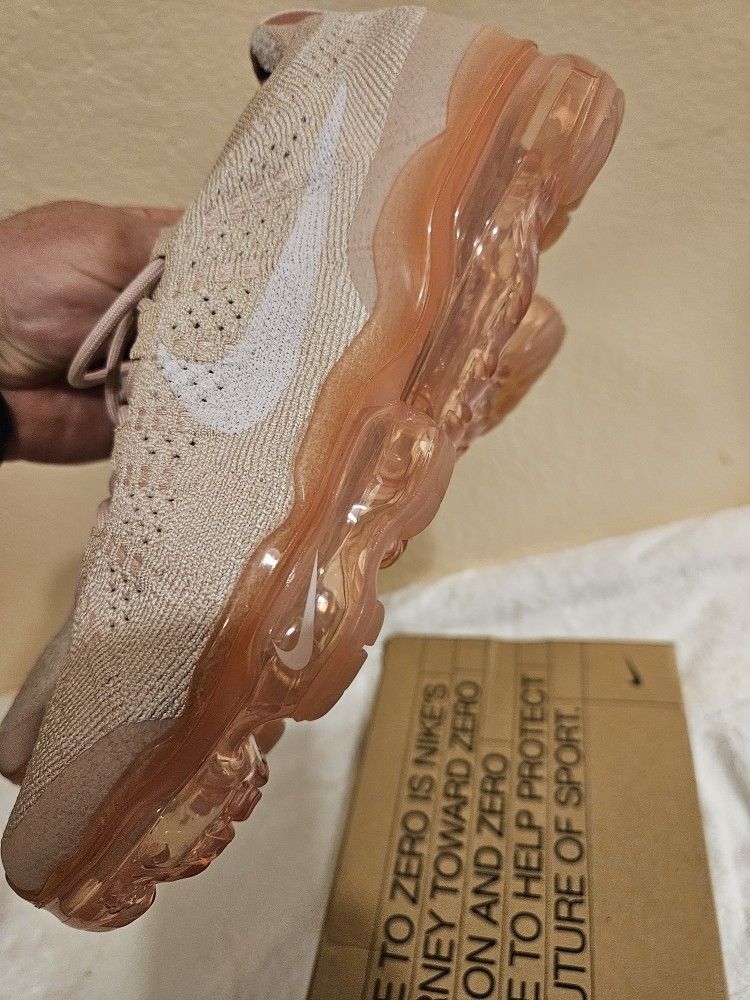 BRAND NEW WOMENS NIKE VAPORMAX VAPOR MAX SHOES SIZE 9