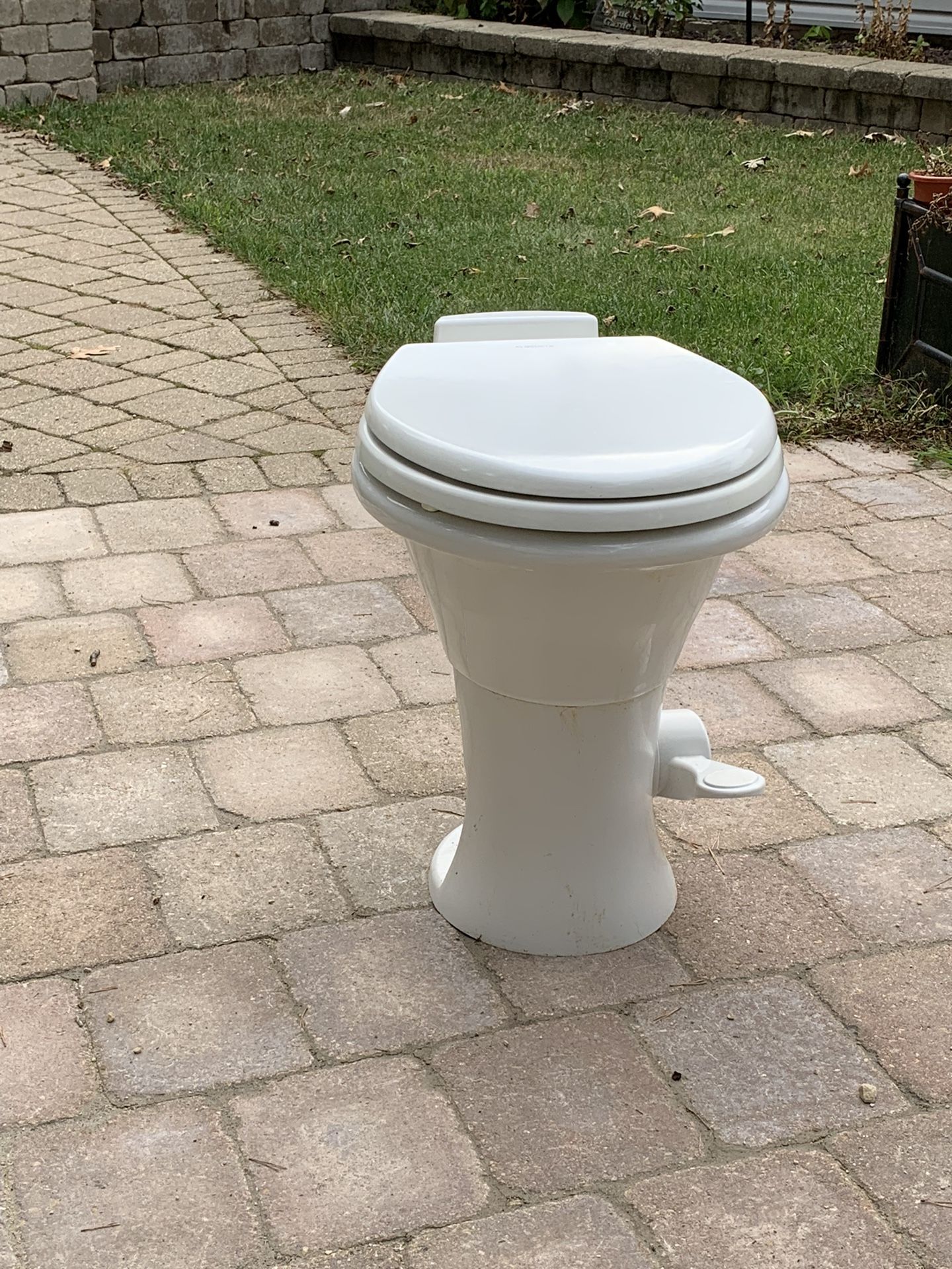 RV  Dometic Toilet