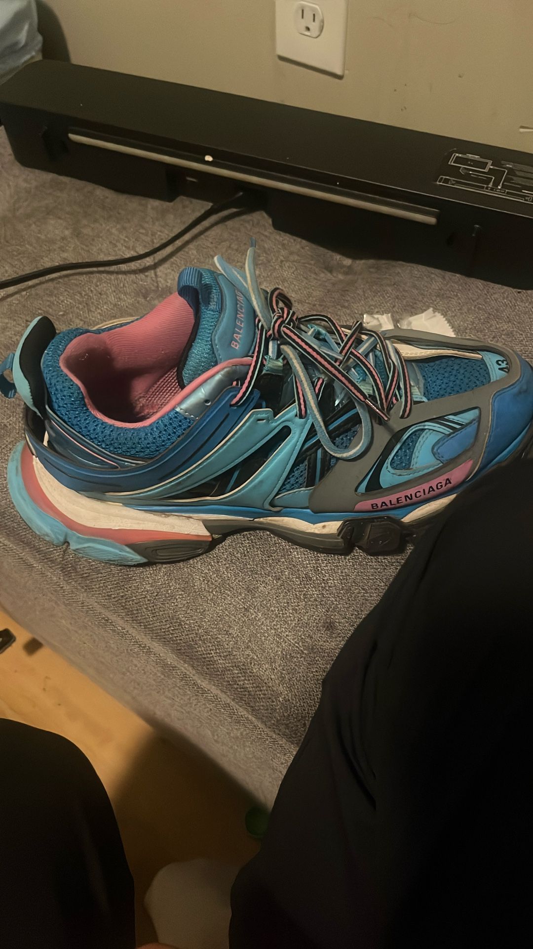 Balenciaga Tracks Size 43