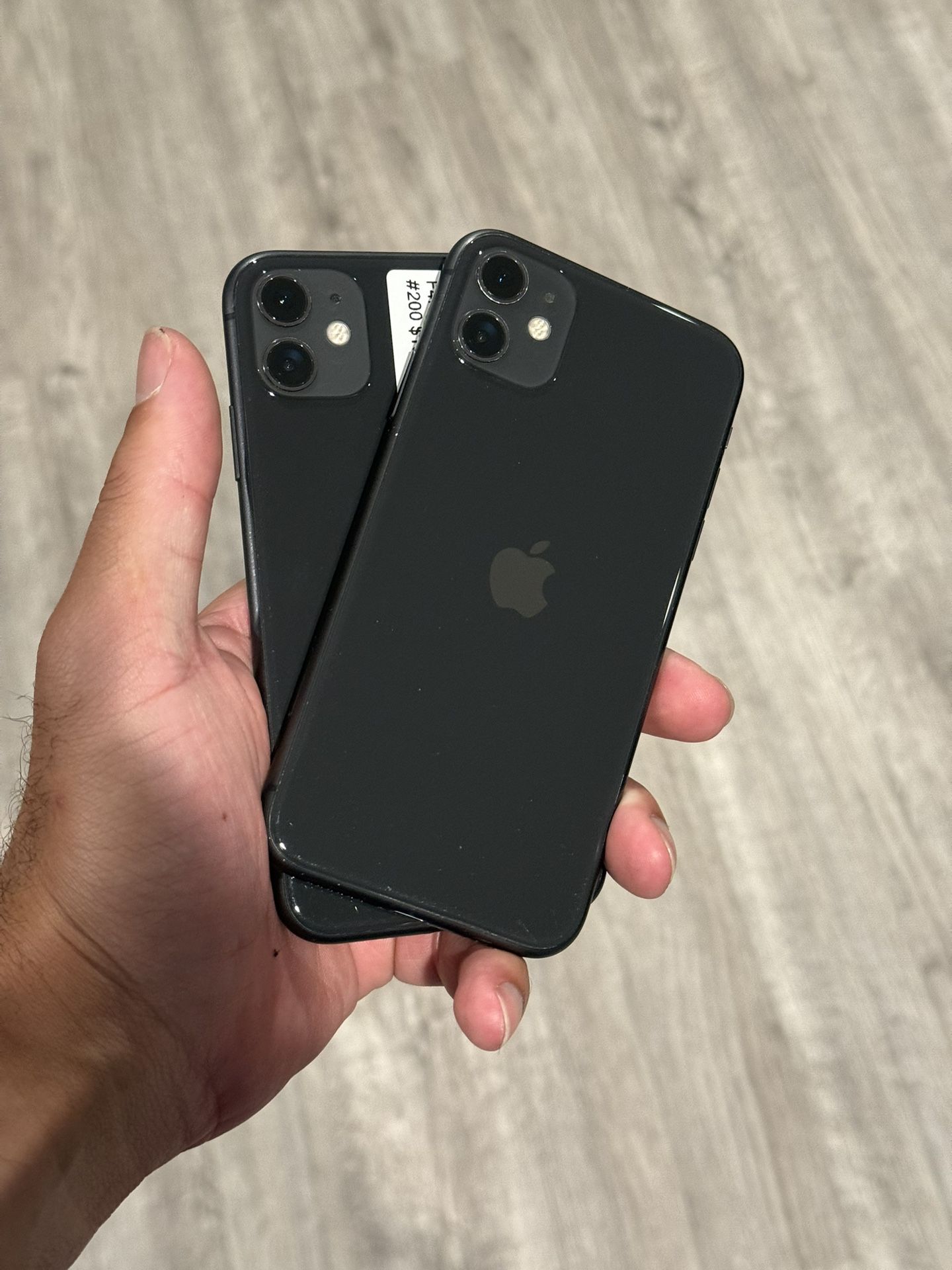 iPhone 11 UNLOCKED - 64GB- Black