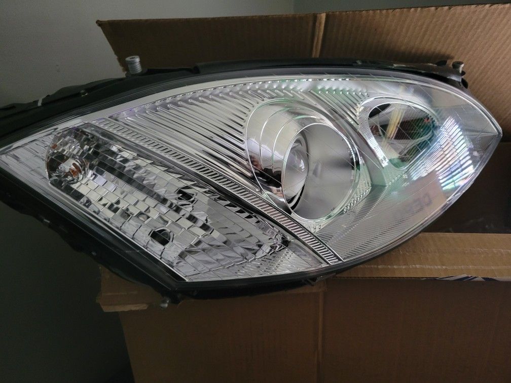 Mercedes-Benz Head Lights (Right)