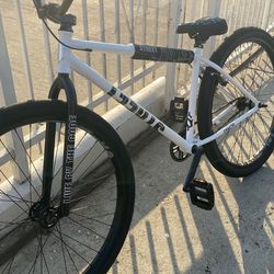 Street code bike white 29”