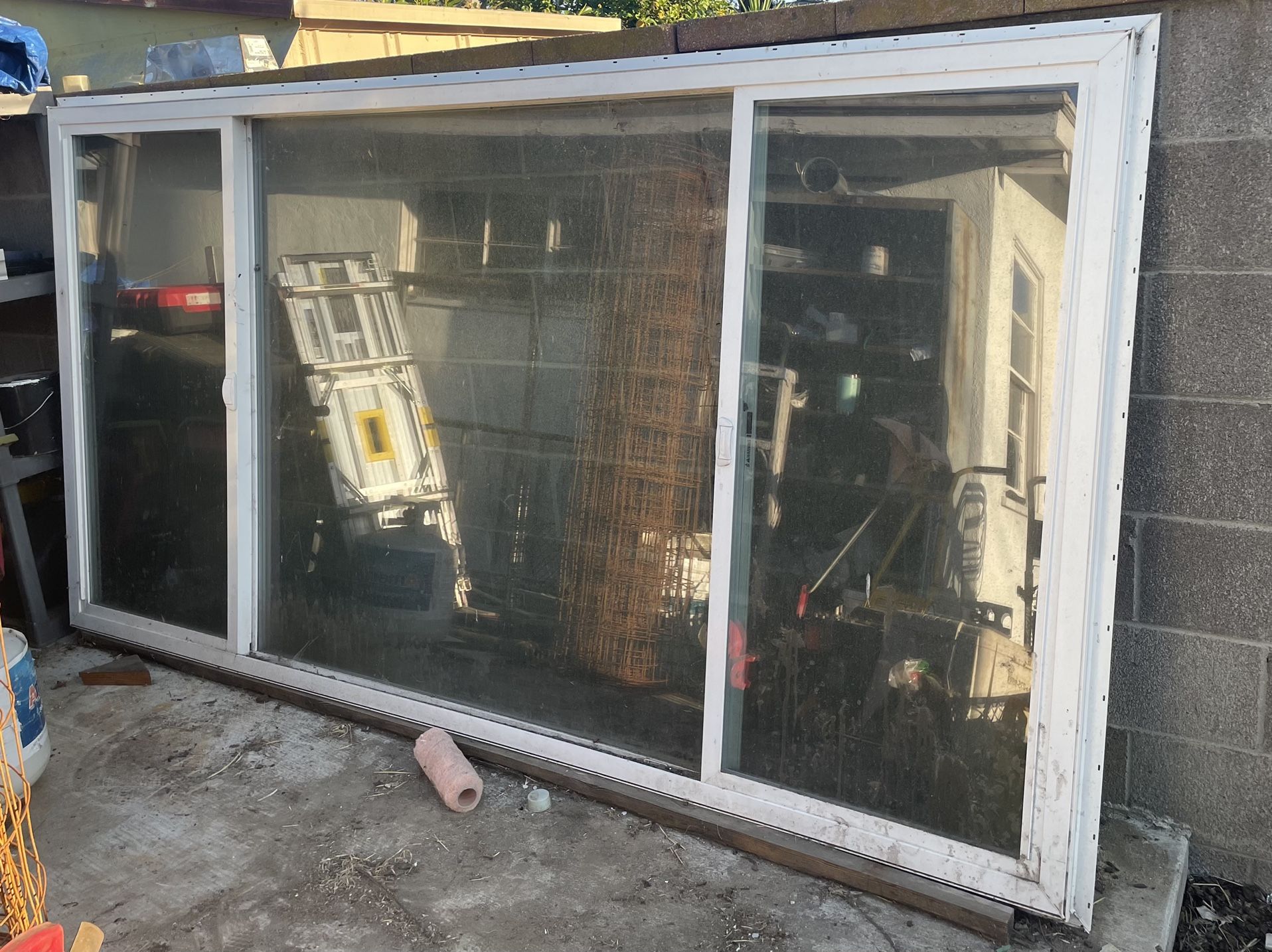 JELD-WEN FiniShield V-4500 95.5-in x 59.5-in x 3-in Jamb Both-operable Vinyl New Construction White Sliding Window Full Screen Included. 5 argon fille