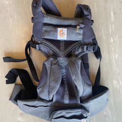 Ergobaby Omni Deluxe Mesh Baby Carrier – Excellent Condition! 👶✨ $100