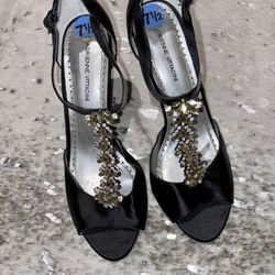 Ladies Size 7.5 Adrienne Vittadini satin/synthetic crystal accent heels 