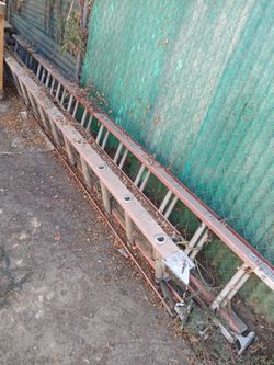 2 Ladders 22ft and 28ft