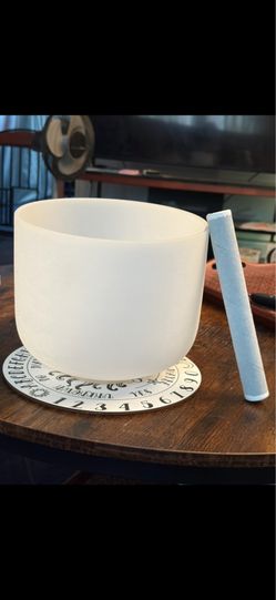 Crystal singing bowl