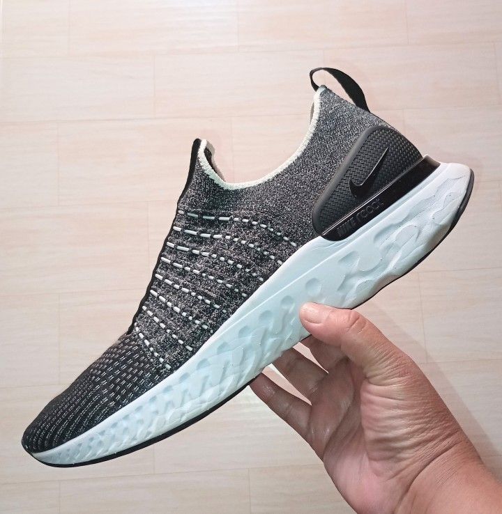 Men's Size 11 Adidas React Phantom Flyknit Run 2 Smoke Gray