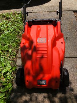 Used black and decker lawn mover, run good missing bag