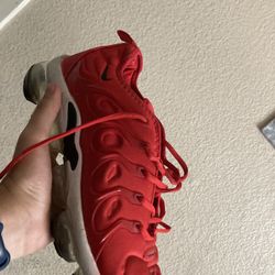 Red & White Vapor Max’s