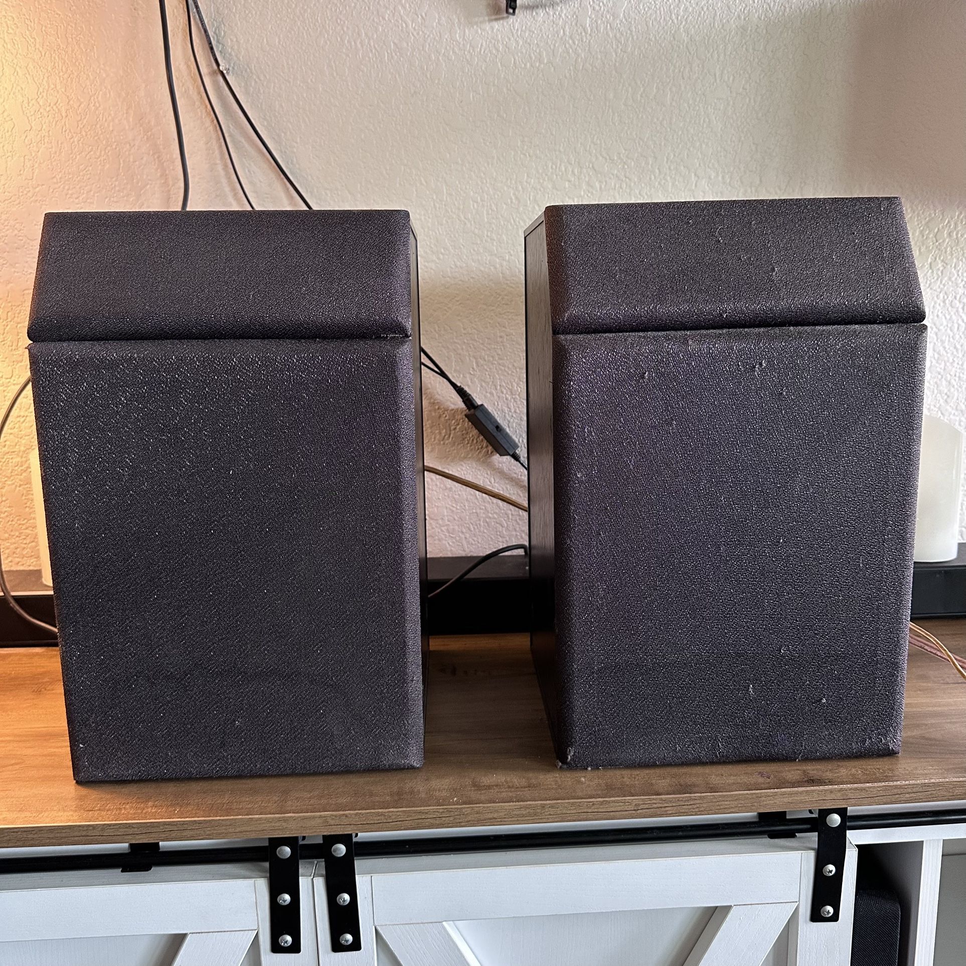 Vintage Pair of Bic America Venturi Model D26 2-Way Bookshelf Speakers - Tested