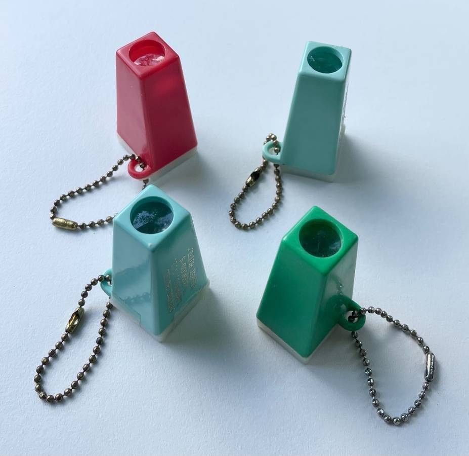 Vintage Mid Century Set Of 4 Key Chain Souvenir Photo Slide Viewer