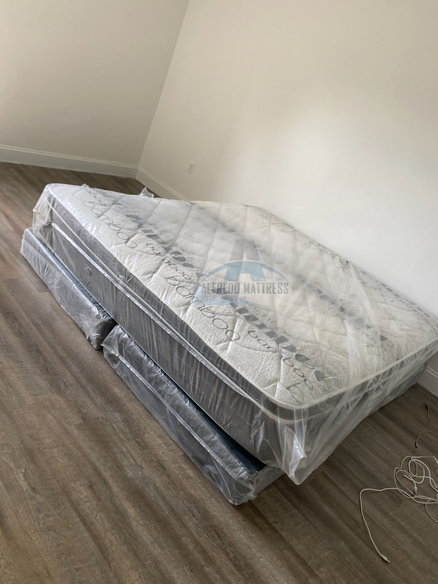 King mattress pillow top and box spring set (2pc - brand new) 