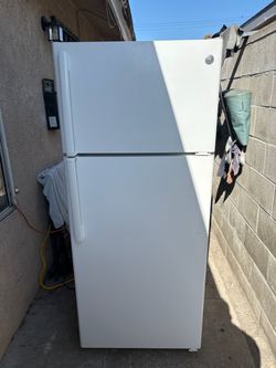 GE Refrigerator