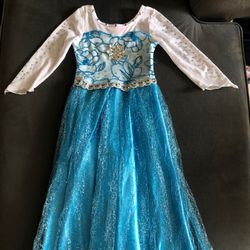 Elsa gown With train 4T