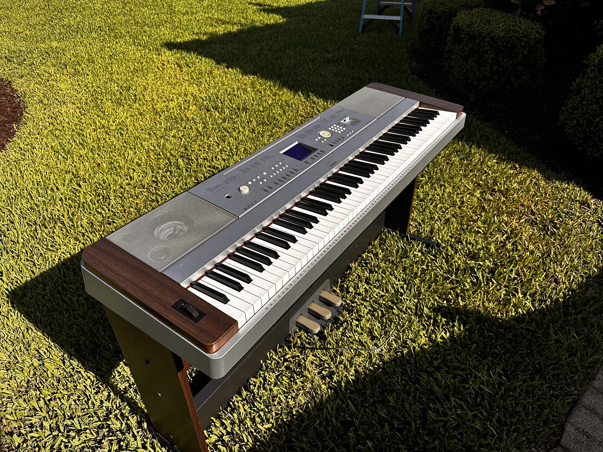 Yamaha Electric Piano “Portable Grand”