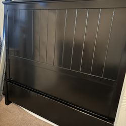 Queen size bed and chest of drawers 