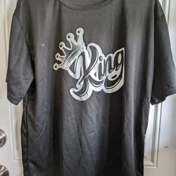 New Mens Size Large 42-44 Black T-Shirt For A "KING". Feels Like A Polyester Like Nylon, No Wrinkle