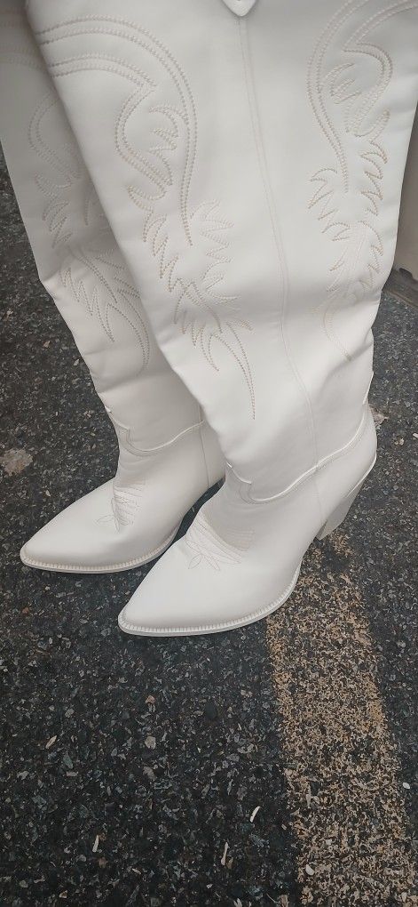 Womens White Embroidered Cowboy Boots