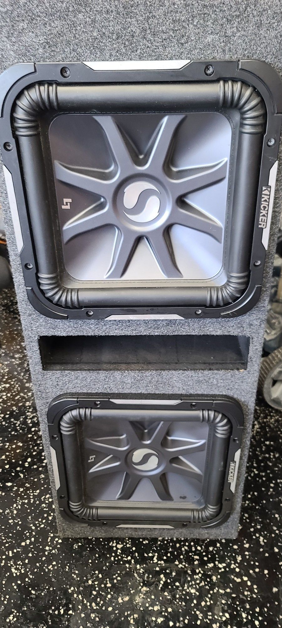 2 12 Kicker L7S  In Ported Box 3000 Watt Amp 