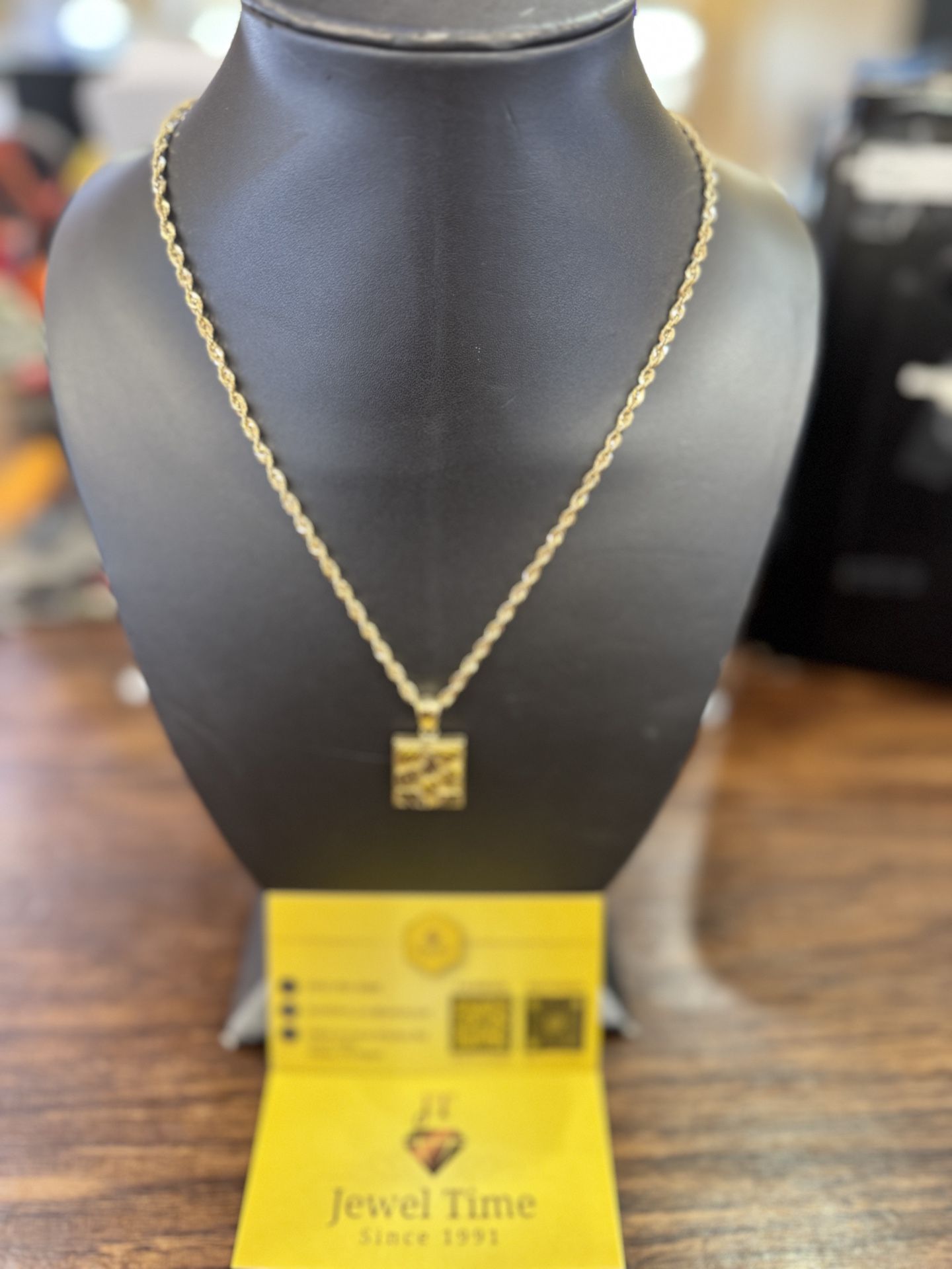 10kt nugget charm & Rope Chain.