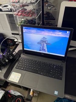 Laptop Computer Dell Inspiron 15 pretty fast