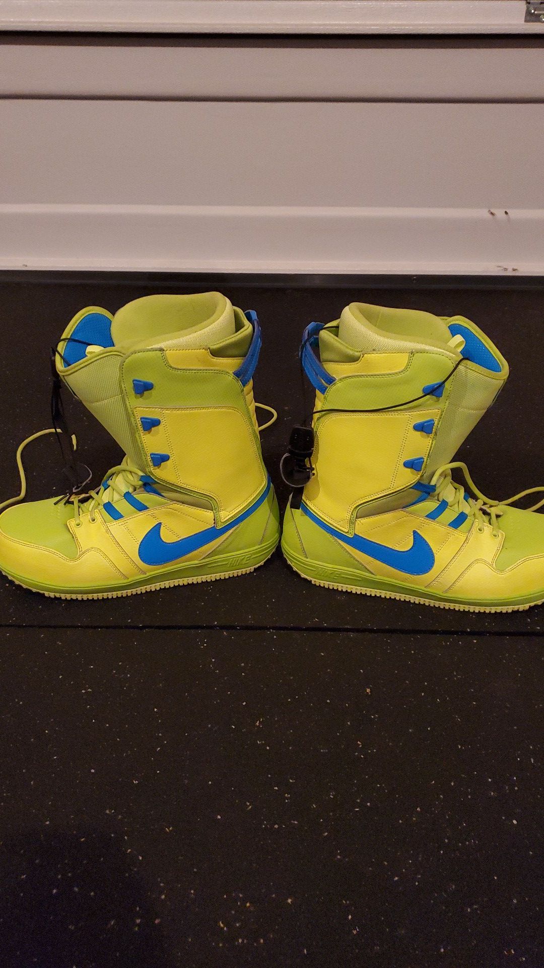 Mens Nike Vapor Snowboard boots, size 12