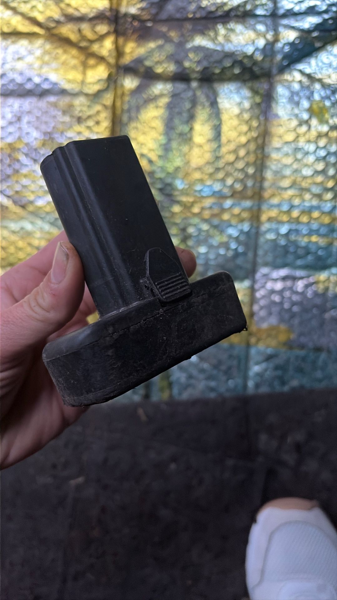 This is a Snap on CTB8174 14.4V 2.5Ah rechargeable lithium ion battery.