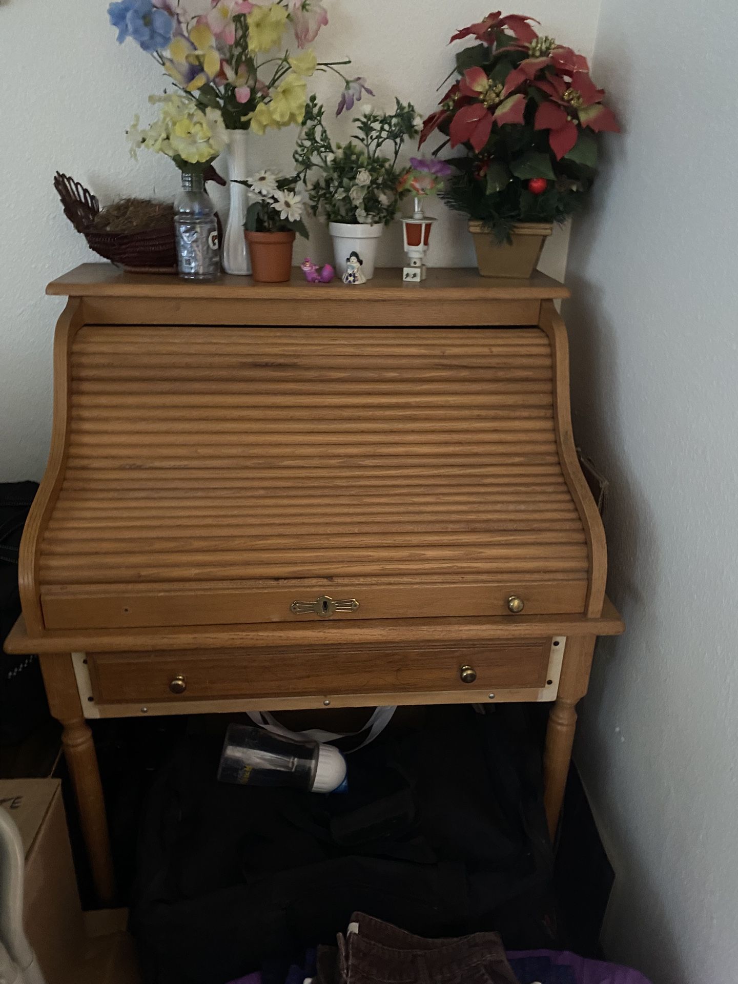 Desk, 8 Chest Of Drawers & Dresser With Mirror