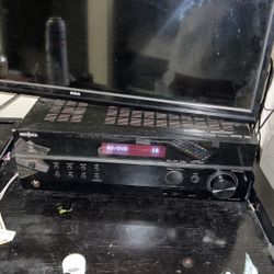 Insignia Amplifier With Yamaha Speakers &Subwoofer