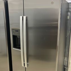 GE Side By Side Refrigerator (Scratch And Dent) With Manufacturer Warranty 